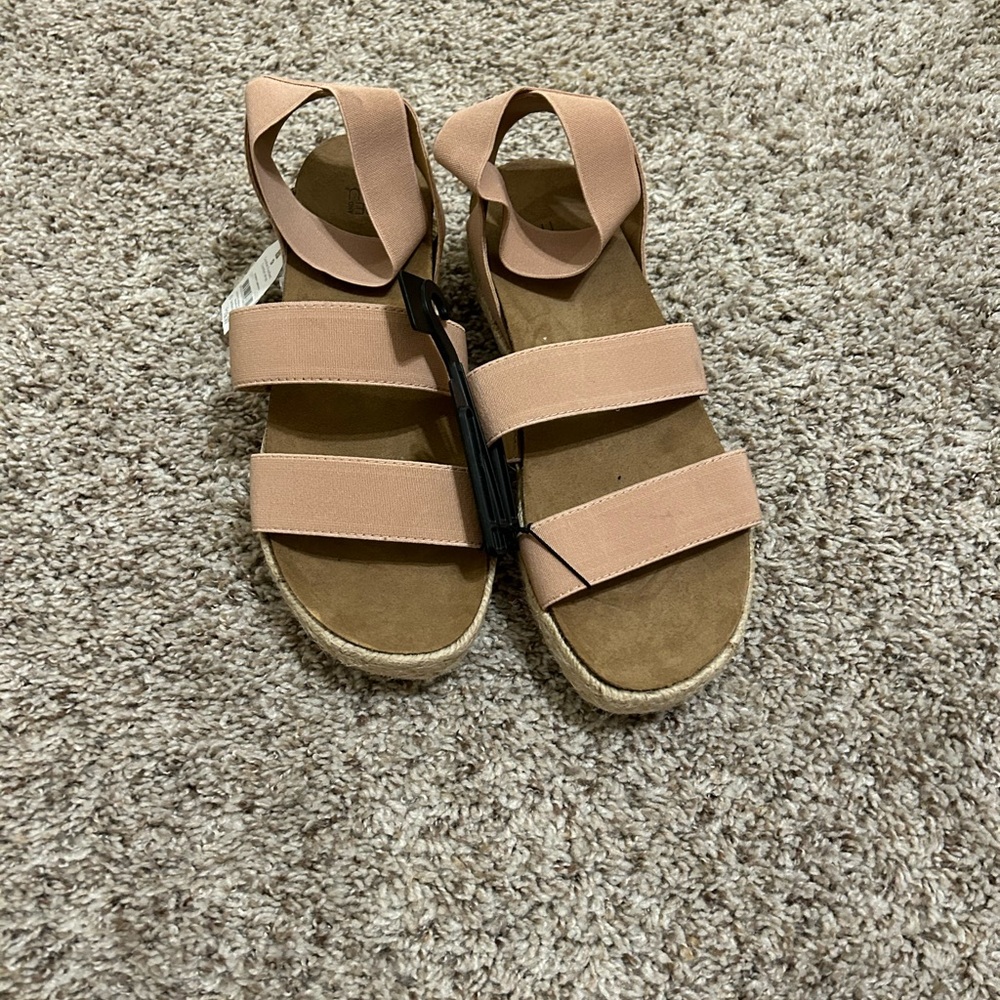 NWT Sandals - Picture 2 of 4